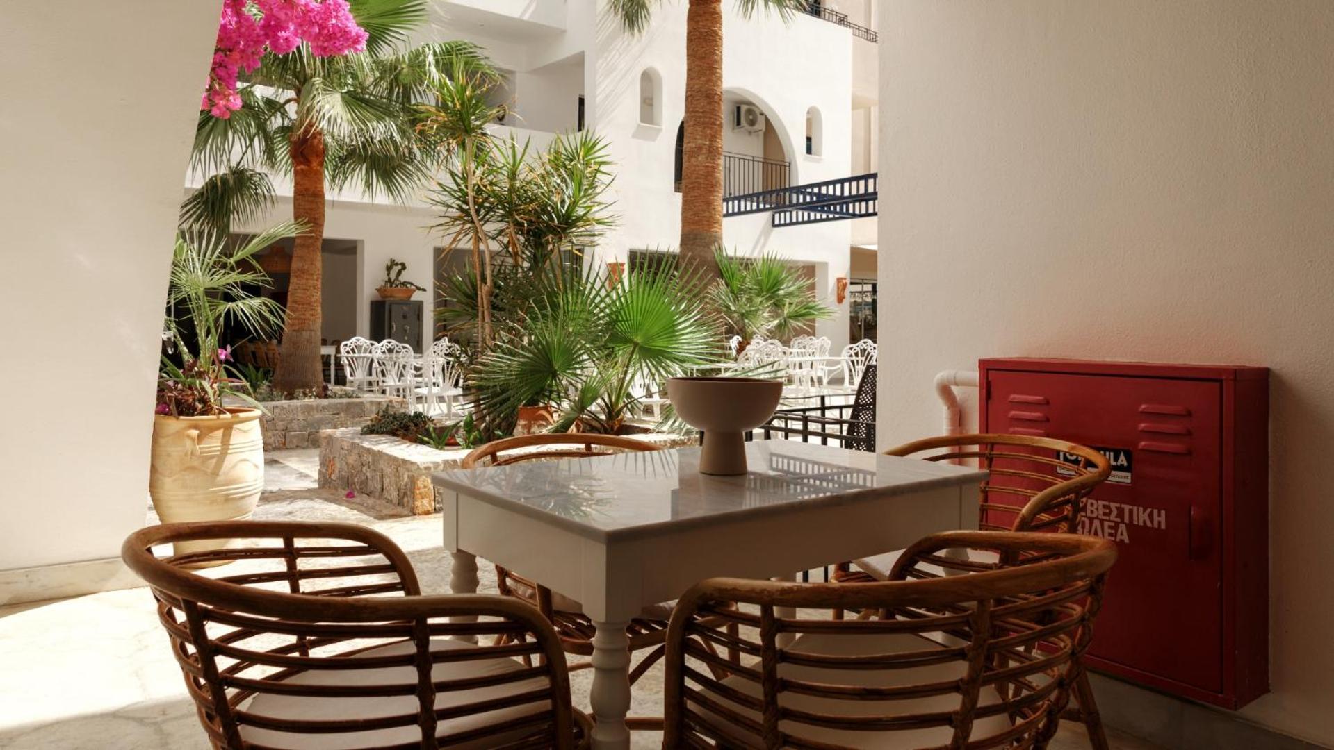Nami Hotel & Suites Stalís Bilik gambar