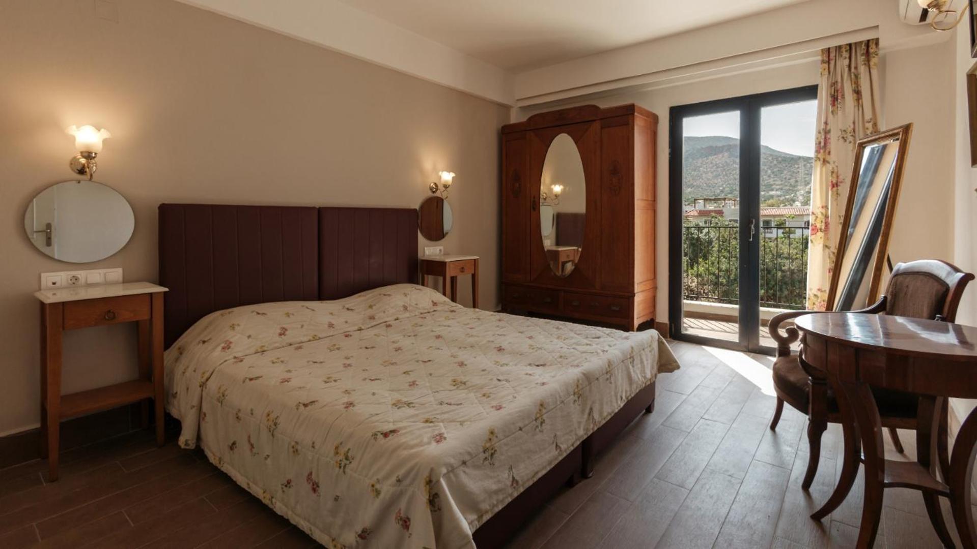 Nami Hotel & Suites Stalís Bilik gambar