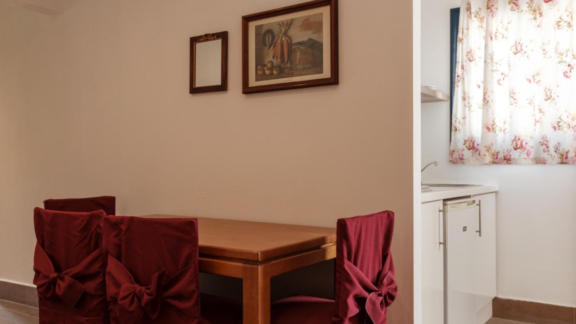 Nami Hotel & Suites Stalís Bilik gambar