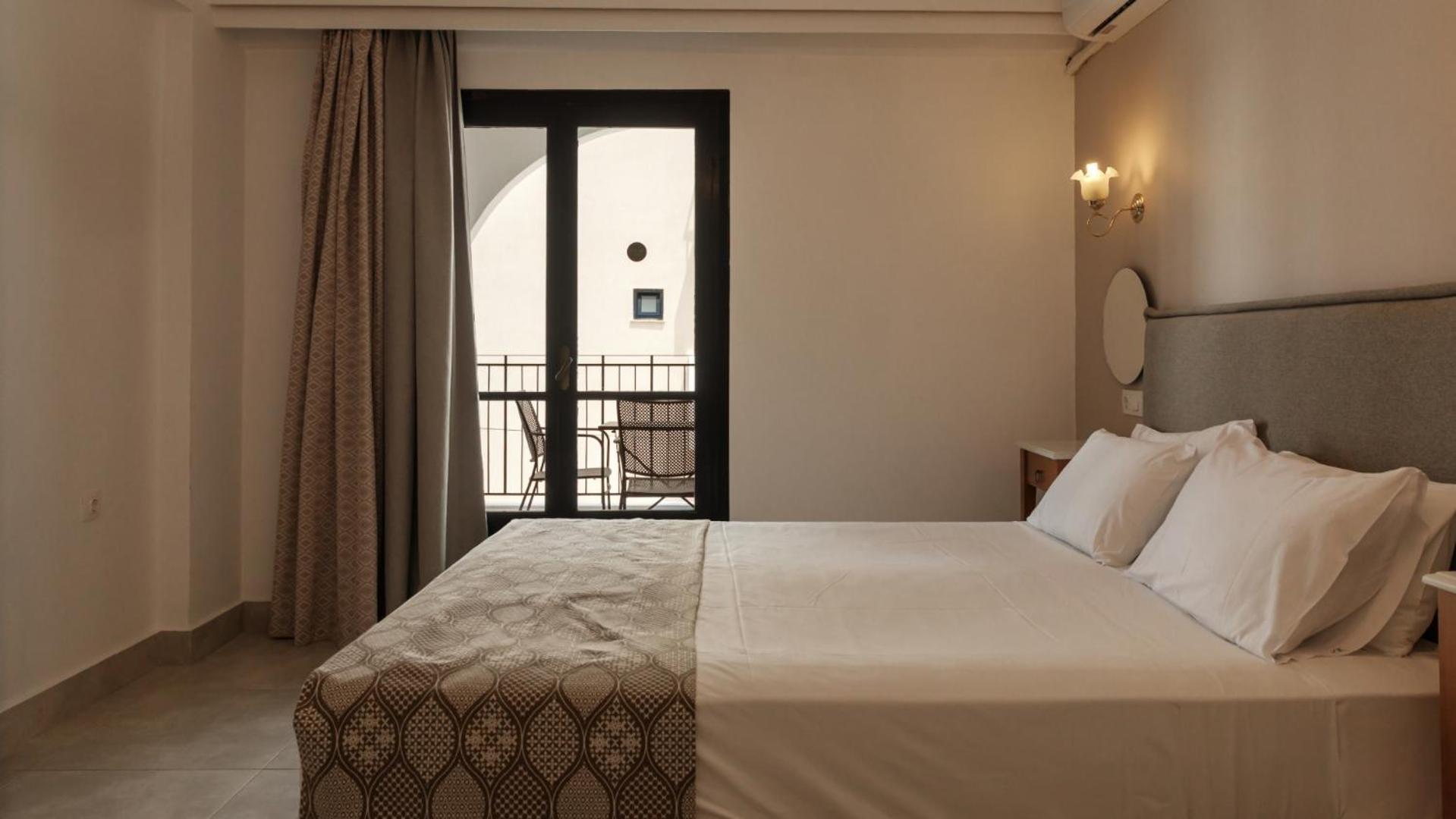 Nami Hotel & Suites Stalís Bilik gambar